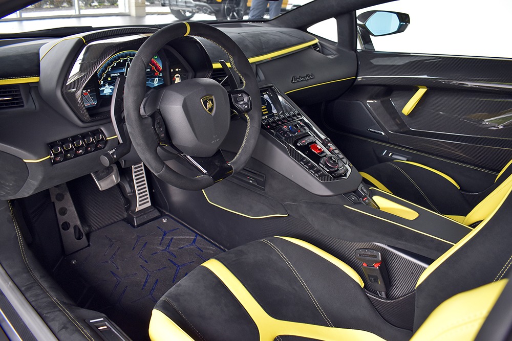 Lamborghini Aventador Svj Салон