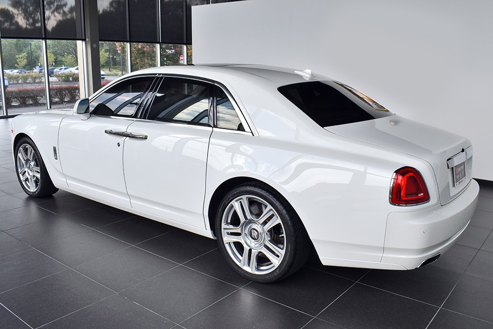 Used 2015 Rolls-Royce Ghost Base with VIN SCA664S58FUX53163 for sale in Westbury, NY